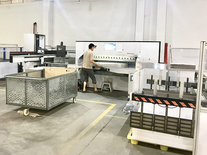 Automatic paper cutter